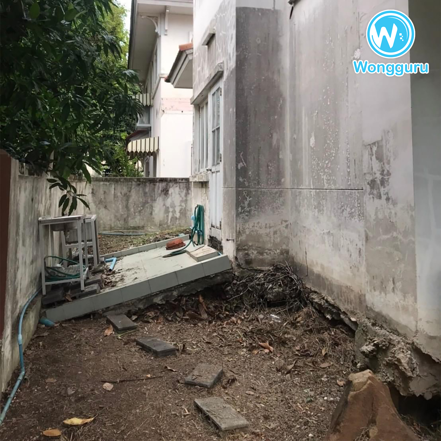 บ้านร้าง ถูกทิ้งไว้นาน โพรงใต้บ้านยื่งลึก บ้านร้าง ถูกทิ้งไว้นาน โพรงใต้บ้านยื่งลึก