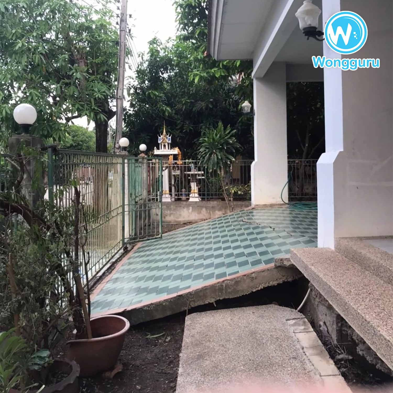 บ้านร้าง ถูกทิ้งไว้นาน โพรงใต้บ้านยื่งลึก บ้านร้าง ถูกทิ้งไว้นาน โพรงใต้บ้านยื่งลึก