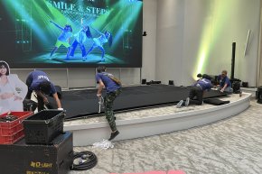 จัดงานประกวดเต้น ติดตั้ง เวที 6x4.8 เมตร สูง 10 ซม.พร้อมปูพรมดำใหม่ ที่ SMOOTH LIFE TOWER ชั้น 23 สวย เรียบ โปร
