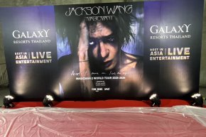 ให้เช่าไฟ par led / spotlight ส่องแบล็กดร็อบถ่ายรูป บู๊ธงานต่างๆ