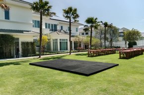 บริการให้เช่าเวที สูง 10 cm พรมสีดำ หมุ่บ้านแกรนด์โมนาโค ประเวศ วันที่ 31 ธค 65 by vsoundqlighting