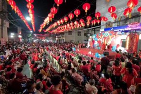 เทศบาลนครลำปางเนรมิตรถนนประสานไมตรีจัดเทศกาลตรุษจีนชาวไทยเชื้อสายจีนและนักท่องเที่ยวแห่ร่วมงานคึกคัก