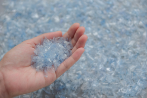 And Reduce the amount of consumption of single-use plastic bags left behind by people in the present day and bring the recycled fabric from waste plastic bottles.