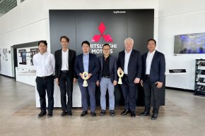 ผู้บริหารจาก Mitsubishi Motors Australia Limited เยี่ยมชมโชว์รูม สายไหม