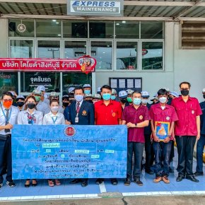 การเยี่ยมชมศูนย์บริการโตโยต้าสิงห์บุรีของขณะอาจารย์,นักศึกษาจาก วิทยาลัยเทคนิคการอาชีพอินทร์บุรี จังหวัดสิงห์บุรี