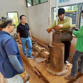 คบ.สุโขทัย  ลงพื้นที่ติดตามการดำเนินงานเป่าล้างบ่อสูบน้ำใต้ดินบ่อที่ K6