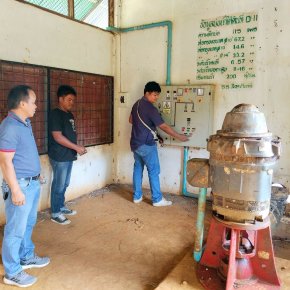 คบ.สุโขทัย  ลงพื้นที่ติดตามการดำเนินงานซ่อมแซมระบบไฟฟ้าภายในบ่อสูบน้ำใต้ดิน D11