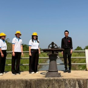 คบ.สุโขทัย  ลงพื้นที่ติดตามสถานการณ์น้ำ เพื่อบริหารจัดการน้ำในช่วงฤดูแล้ง 68/69 บริเวณ ทรบ.ปลายคลอง DL.3 กม.3+913