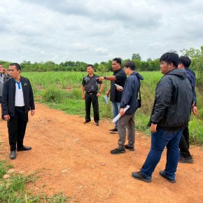 คบ.สุโขทัย  ลงพื้นที่ตรวจสอบสภาพคลองปลาร้าเพื่อพิจารณาออกแบบอาคารชลประทาน