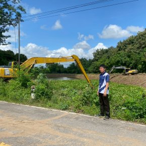 คบ.สุโขทัย  ลงพื้นที่ติดตามการดำเนินการกำจัดวัชพืชและสิ่งกีดขวางทางน้ำโดยเครื่องจักรในคลองระบายน้ำคลองแต้ว