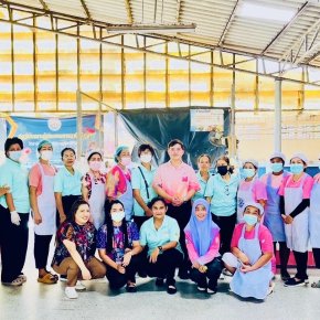ทีมสาธารณสุขและสิ่งแวดล้อม เทศบาลนครสุราษฎร์ธานี ตรวจสุขาภิบาลอาหาร ภายในโรงอาหารของวิทยาลัย ปีการศึกษา 2568