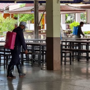 เทศบาลนครสุราษฎร์ธานี ฉีดยาป้องกันและฆ่าเชื้อโควิด-19