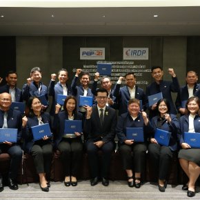 พิธีปิดโครงการอบรมและพิธีมอบวุฒิบัตรจบหลักสูตร การให้เอกชนร่วมลงทุนในกิจการของรัฐ PEP รุ่นที่ 21