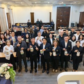 IRDP ได้รับเกียรติจาก คุณฉัตรชัย ศิริไล ผู้จัดการ ธ.ก.ส. เป็นวิทยากรบรรยายในหัวข้อ บทบาทผู้นำกับการสร้างภาพลักษณ์องค์กร (Leadership and Organization Image)