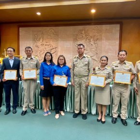 อมตะ ฟาซิลิตี้ เซอร์วิส รับรางวัลชนะเลิศ องค์กรปลอดภัย สวมหมวกนิรภัย 100% 