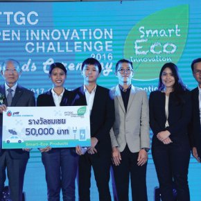 Honorable Mention Award of Smart-Eco Products on the project "Photoactive supercapacitors: A new charging concept based on photovoltaic effect.  Assistant Professor Montree Sawangphruk and VISTEC Team