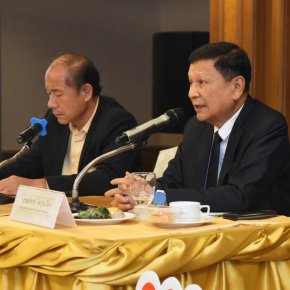 สมาคมขนส่งทางบกแห่งประเทศไทยร่วมกับหอการค้าจังหวัดฉะเชิงเทราได้รับร้องเรียนจากผู้ประกอบการรถขนส่งขนาดใหญ่จำนวนมาก เนื่องจากราคาก๊าซ NGV ที ปตท.ปรับเพิ่มสูงขึ้นสวนทางกับพลังงานตัวอื่น เช่น ดีเซล หรือค่าไฟฟ้า ที่ปรับลง จึงจัดให้มีการแถลงข่าว ในวันจันทร์ที่ 