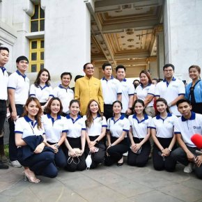 กลุ่มผู้ประกอบการรุ่นใหม่ YEC หอการค้าจังหวัดฉะเชิงเทรา ร่วมให้การต้อนรับ พลเอกประยุทธ์ จันทร์โอชา นายกรัฐมนตรี เข้ากราบสักการะหลวงพ่อโสธร ณ พระอุโบสถวัดโสธรวรารามวรวิหาร ในโอกาสเดินทางเป็นประธานพิธีเปิดสวนสาธารณะเฉลิมพระเกียรติเนื่องในโอกาสมหามงคลพระราชพ