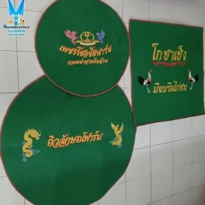  พรมปักชื่อและโลโก้ มีบริการออกแบบให้ สั่งปักได้ไม่จำกัดขั้นต่ำ  สั่งผลิตทักแชทหรือที่   https://line.me/ti/p/VJeTnWFnQS  www.sawasdeepolo.com ️ 0842254054 #sawasdeepolo #สวัสดีโปโล #พรมไก่ #พรมไก่พร้อมปัก #พรมรองสุ่ม #พรมรองสุ่มไก่ #พรมกลมรองสุ่มไก่ #พรม