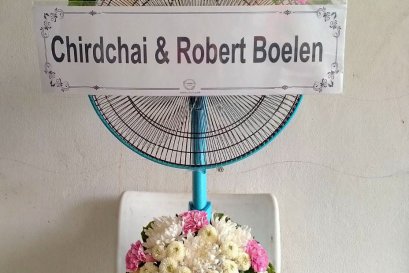 พวงหรีดดอกไม้สด