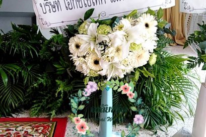 พวงหรีดพัดลมดอกไม้สด Hatari 16 นิ้ว