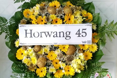 พวงหรีดดอกไม้สด