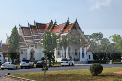 พวงหรีดวัดพระศรีมหาธาตุ
