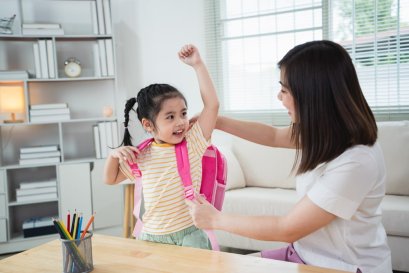 อุปกรณ์การเรียนและกระเป๋าเป็นหนึ่งในค่าใช้จ่ายผู้ปกครองช่วงเปิดเทอม