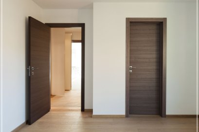 ข้อดี - ข้อเสีย ประตูไม้เทียม (Wood Composite Door) แต่ละประเภท