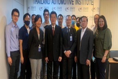 นายกสมาคมผู้ผลิตยางรถยนต์ไทยเข้าพบผู้อำนวยการสถาบันยานยนต์