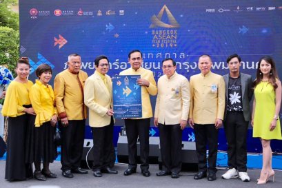 นายกรัฐมนตรี-ครม. ชมนิทรรศการเทศกาลภาพยนตร์อาเซียนแห่งกรุงเทพฯ ครั้งที่ ๕ ฉลองปีแห่งวัฒนธรรมอาเซียน