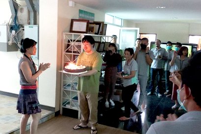 วันคล้ายวันเกิดของ ทพญ. ณฐชญา รัชตสุภัค กรรมการผู้จัดการ บริษัท พรอมมิเน้นท์ จำกัด