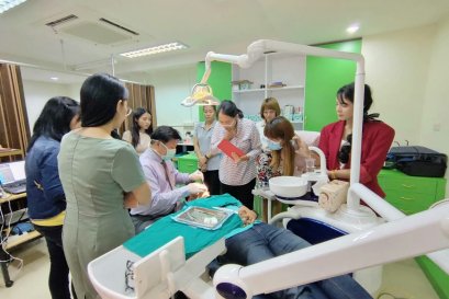 การเรียนการสอน หลักสูตรรากฟันเทียมบูรณาการรุ่นที่ 5 "Integrated Basic & Advance Implantology" ณ ห้องประชุม Prominent บริษัท พรอมมิเน้นท์ จำกัด