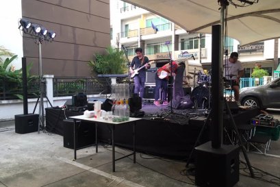 ติดตั้งงานเลี้ยง บ.วันม๊อบบี้  เวที ไฟ อุปกรณ์ดนตรี