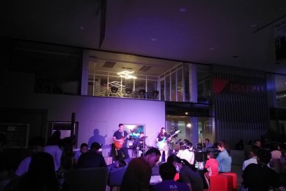 งานออลนิว อีซูซู เอ๊กซ์ ซีรีย์เดย์ พร้อมติดตั้ง เครื่องเสียง ไฟ เวที อีซูซู เพชรเกษม 69 by vsoundqlighting