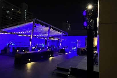 ติดตั้งไฟ แบล็คไลท์ backlight ขึ้น truss i 3m โฟร์พอยท์บายเชอราตัน สุขุมวิท 15 by vsoundqlighitng