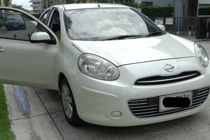 NISSAN MARCH ติดตั้ง TK-699 เครื่องเสียงติดรถยนต์ 2 din จอแก้ว สีแจ่มใช้ดี