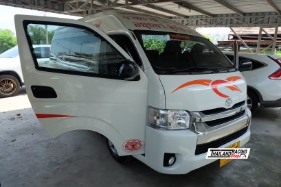 TOYOTA COMMUTER ติดตั้งเครื่องเสียง 2Din HG-040 ตรงรุ่นไม่ต้องตัดต่อสาย