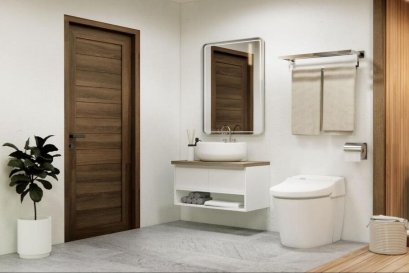 ตัวอย่างแบบประตูห้องน้ำไม้สีน้ำตาลเข้มในห้องน้ำสไตล์โมเดิร์น เป็นหนึ่งในไอเดียการเลือกวัสดุสำหรับผู้ที่กำลังหาคำตอบว่าประตูห้องน้ำควรใช้แบบไหน