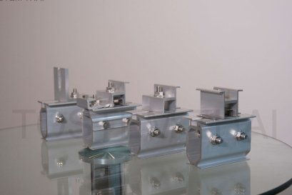 ตัวอย่างการใช้งานแคลมป์ (Clamp) สำหรับจับยึดแผงโซล่าเซลล์ของบริษัท TOSTEM Thai ที่ช่วยประหยัดค่าไฟและต้นทุนด้านแรงงาน