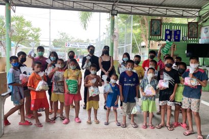 บริษัท สมุนไพร ภูมิพฤกษา จำกัด มอบข้าวสาร และของใช้ต่างๆ ให้ มูลนิธิพัฒนาการคุ้มครองเด็ก บ้านครูจา