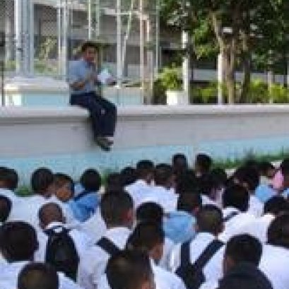 ไปเยี่ยมโรงเรียนเก่า 