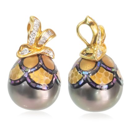 13.04 mm, Maki-e Tahitian Pearl, Solitaire Pearl Diamond Pendant
