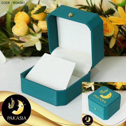 กล่องต่างหู Blue Green ปั๊ม PAKASIA ขนาด 7*7*5 ภายในบุผ้า Satinอย่างดีสีขาวครีม