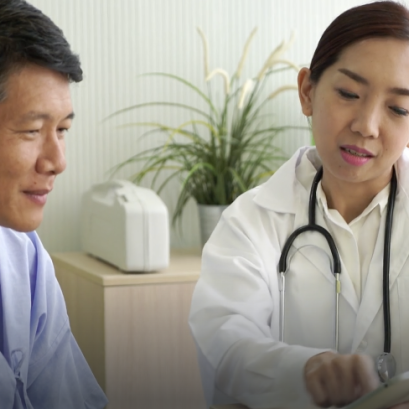 อายุ 80 ก็ยังเป๊ะได้! รวมรีวิวเคส 50+ ถึง 80+ ทำไมรุ่นใหญ่ถึงไว้วางใจมาคืนความสดใสรอบดวงตาที่ หมอนิโกะ Frank Clinic