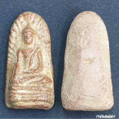 พระรอดกริ่งทรงเครื่องเนื้อดิน