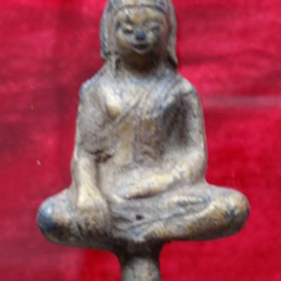 พระยอดธงเนื้อชิน