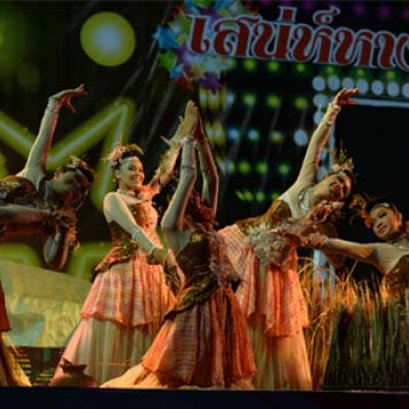 การประกวดหางเครื่อง บางเสร่ เสน่ห์หางเครื่อง