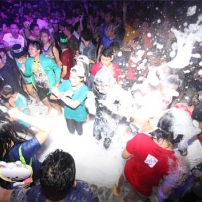 ถนนข้าวเม่าริมโขง บึงกาฬ สงกรานต์ม่วนซื่น