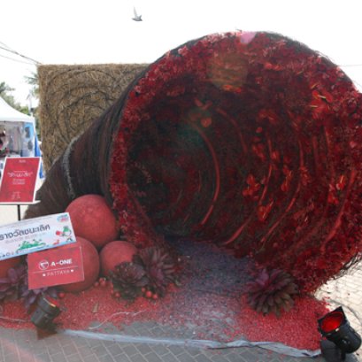 การประกวดแข่งขันจัดดอกไม้ และรถบุปผชาติ งานเทศกาลสีสันตะวันออก 2558